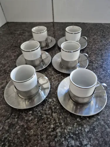 Conjunto 6 xícaras de cafe ceramica com base e pires em inox