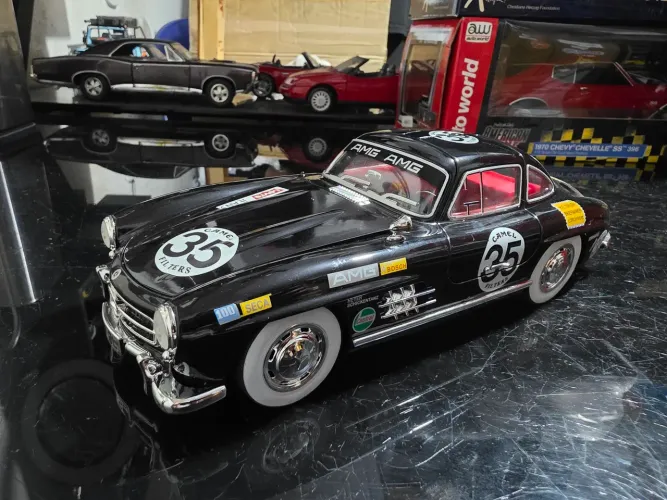 Miniatura 1:18 Mercedes SL 300 race importada rara #35