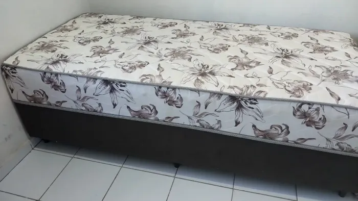 Vendo 02 camas unibox por 700,00