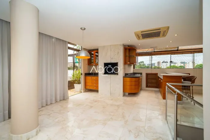 Cobertura duplex semimobiliada de 171 m² para alugar no Hugo Lange - com piscina aquecida