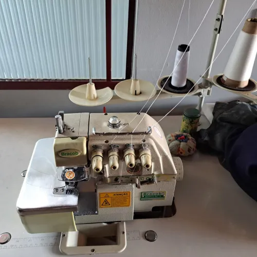Máquina de costura Overloque