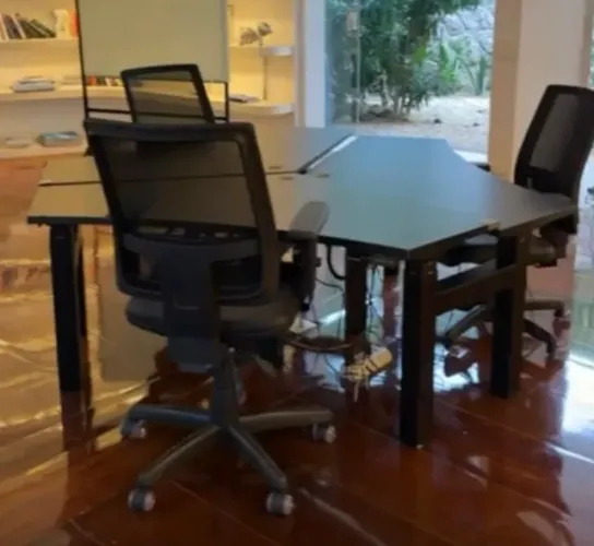Mesa para 3 pessoas com Regulagem de Altura GenioDesk PRO