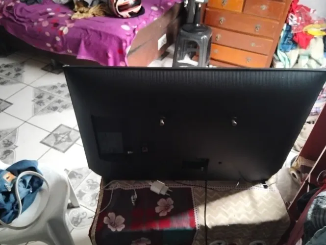 VENDO SMART TV 32 POLEADAS SEMI NOVA