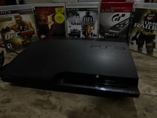 PS3 Slim 320 GB + Jogos e cabo