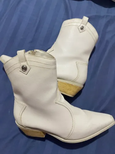 Vendo uma bota da Carmen Estefani usada só duas vezes