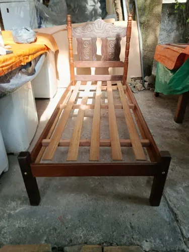 Cama sucupira solteira entalhada
