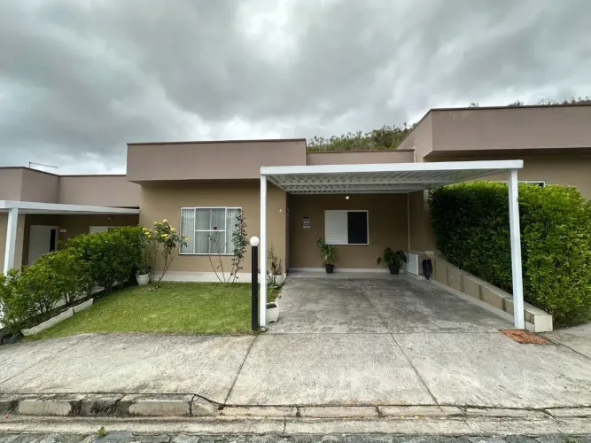 Casa à venda em condomínio fechado, cidade de Guararema/SP