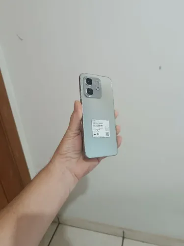 Vendo infinix hot 50 i 256 giga biometria em ótimo estado