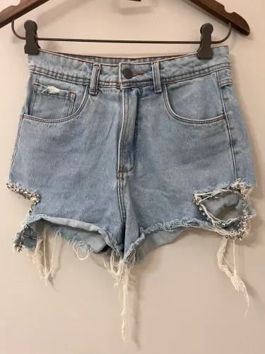 Short jeans femenino lavagem clara nega palitto