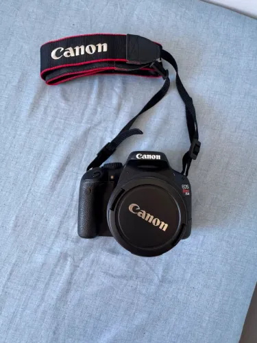 Câmera Cânon T2i com lente e bolsa