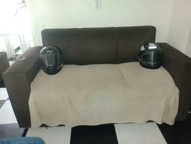 2 sofás por 400 reias um d 2 lugares e um de 3 lugares