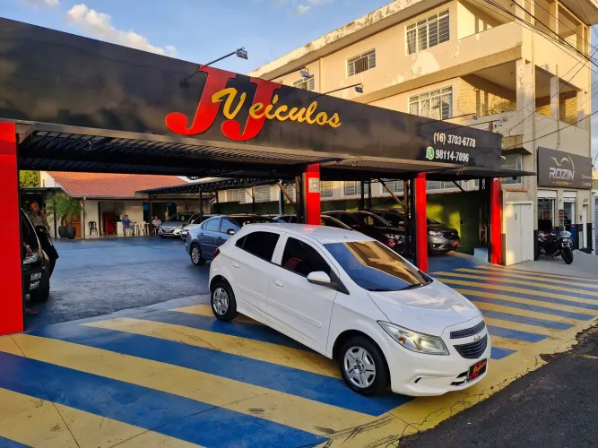 Chevrolet Onix Hatch LS 1.0 8V Flex Power Mec. 4P 2015