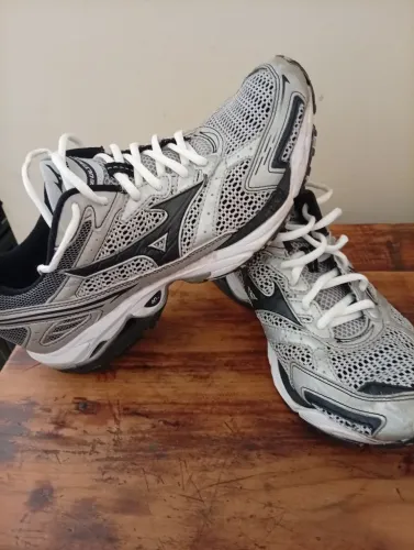 Tênis Mizuno wave 