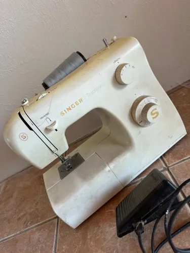 Vendo máquina de costura