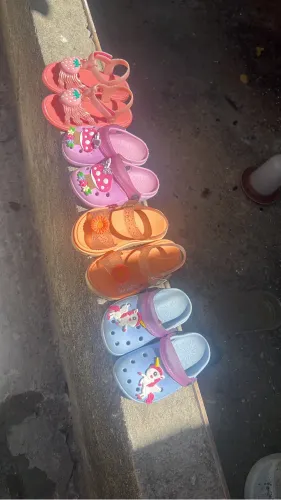 Vendo sandálias infantil, todas em perfeito estado