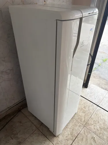 Geladeira Electrolux pequena