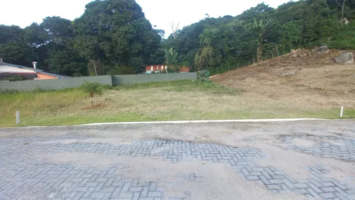 Terreno na Pinheira (praia de cima)