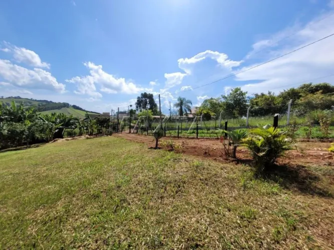 Chácara à venda em Socorro, terreno com 2000m², casa com 90m², 4 dormitórios e com poço ca