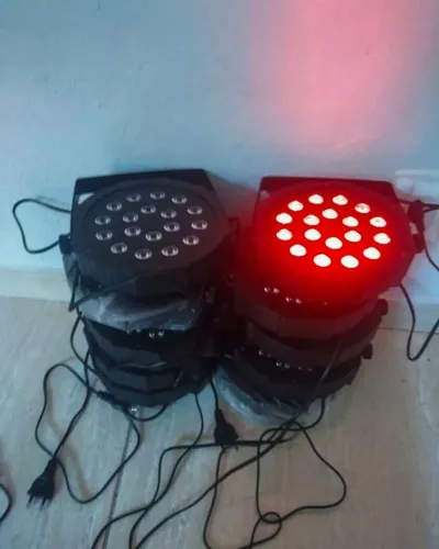 Vendo 8 par leds modelo triled 18leds RGB