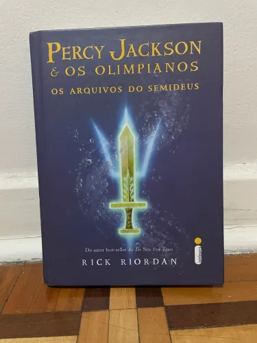 Edição especial em capa dura de Percy Jackson e os Olimpianos - Os Arquivos do Semideus