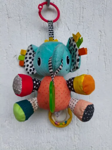 Bichinho de pelúcia para carrinho