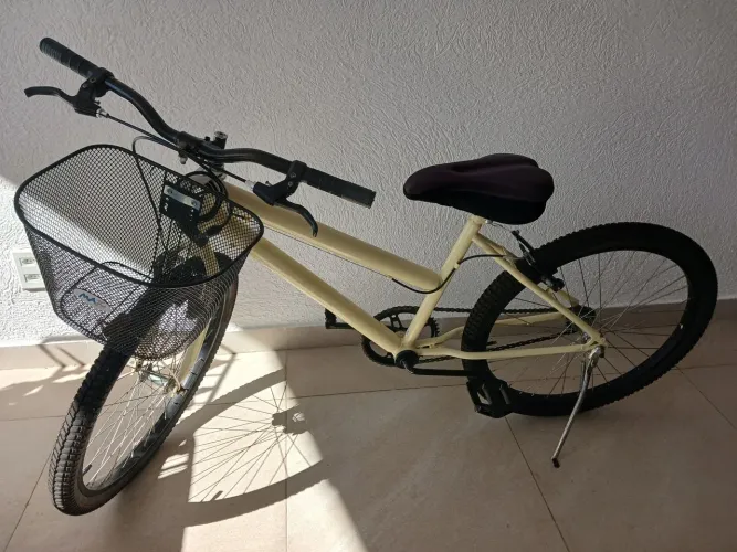 Vendo bicicleta pouco usada.