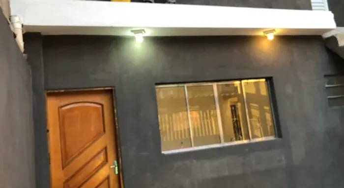 Alugo casa