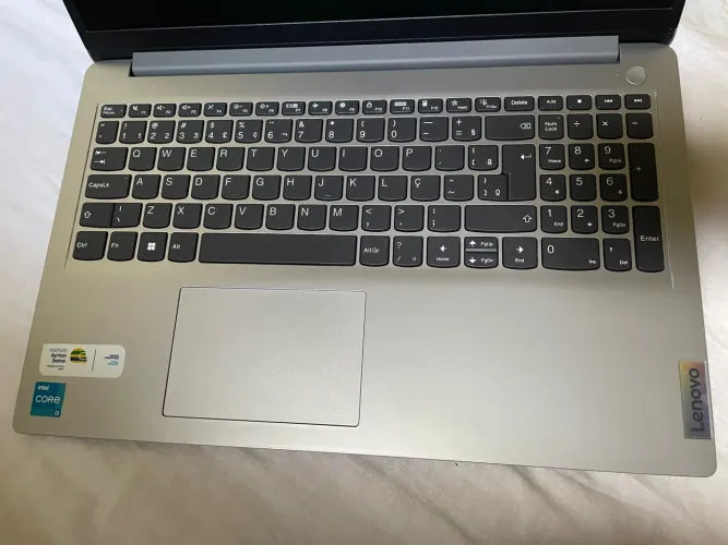 Notebook Lenovo i3 8GB + Mouse e Base Refrigeradora