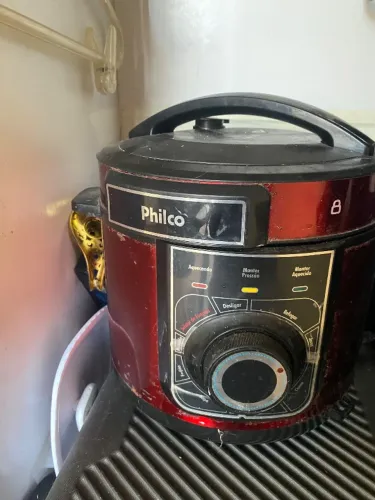 Panela de pressão elétrica com defeito