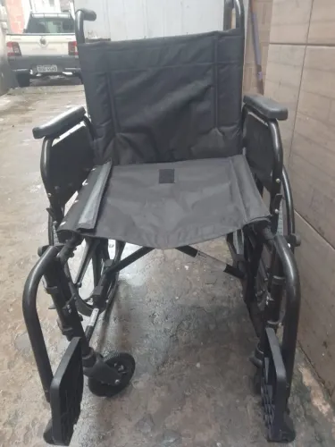Para vender cadeira de roda nova 450 chama no zap 71.98402.3777 que tem conversa
