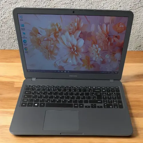 Notebook Samsung Essentials E20