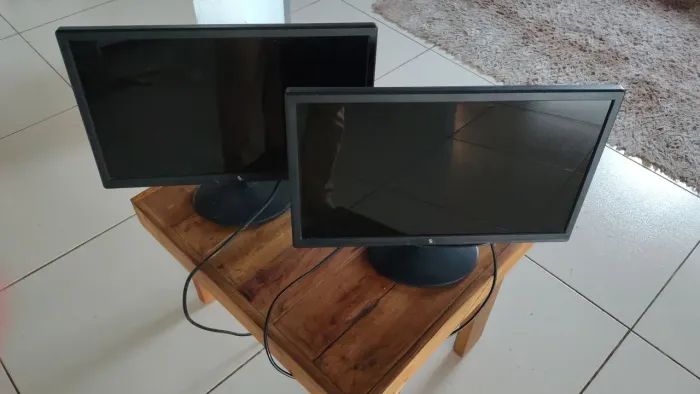 Vendo dois monitores de 20" 3GREEN.