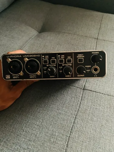 Behringer UMC 202HD