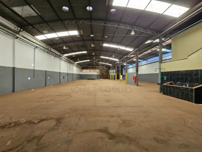 Galpão comercial para locação e venda no bairro Distrito Industrial, em Jardinopolis/SP.