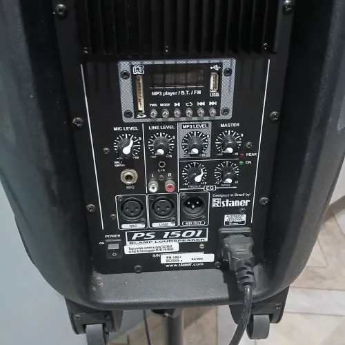 Vendo uma caixa de som