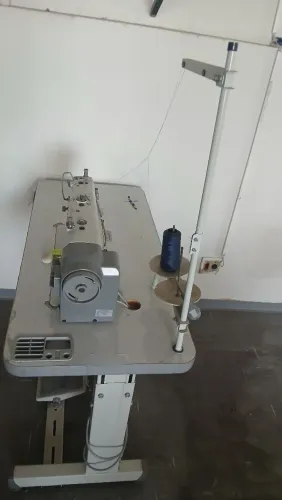 Máquina de costura eletronica