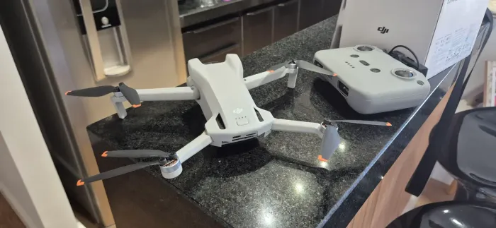 Drone dji mini 3 sem bateria, em perfeito estado.