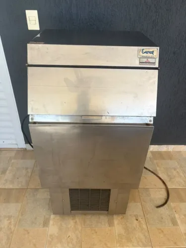 Maquina de gelo Everest 75kg