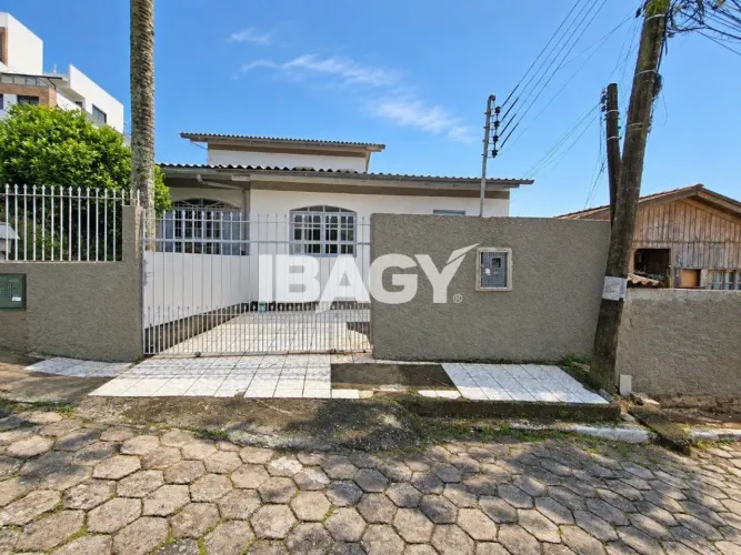 Excelente Apartamento 1 dormitório(s) em Coqueiros - Florianópolis