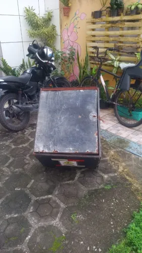 Bau de ferro para entregas