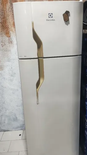 Geladeira Eletrolux com defeito