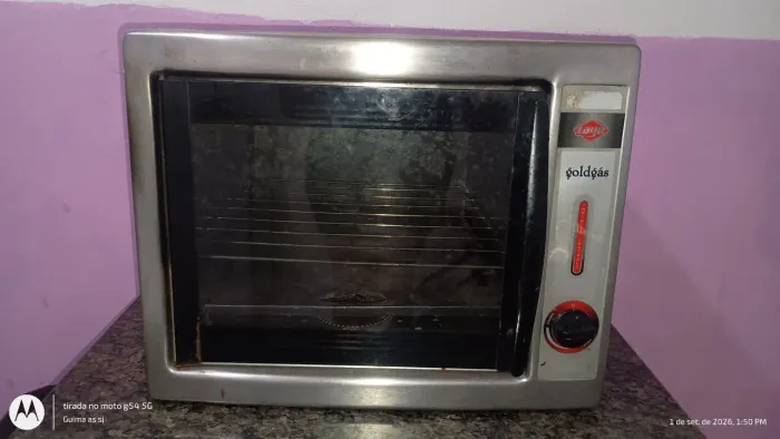 Vendo forno a gás super conservado.