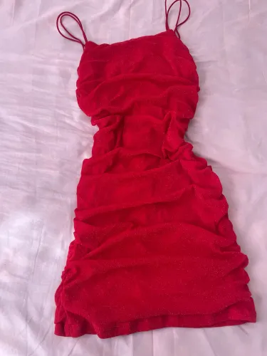 Vestido tubinho vermelho com brilho