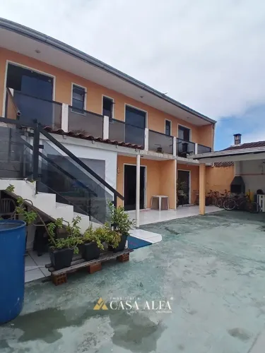 Pousada 6 apartamentos quadra mar com piscina