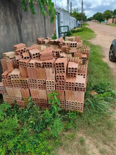 Vendo 1 milheiro e 300 tijolos