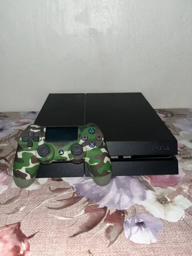 Ps4 com 1 controle e alguns jogos 