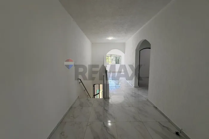 Excelente Casa Reformada com 3 Quartos e Tudo Acessível ao Seu Redor
