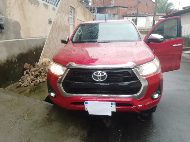 Vendo Hilux 2023 quitada único dono no ponto de financiar valor 240.990 telefone DDD 98 98
