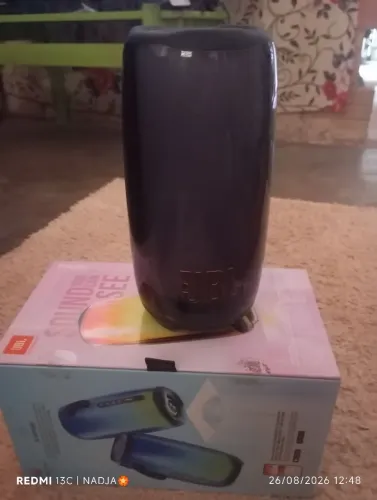 Vendo essa caixa JBL pulse 5 em boas condições de uso vem com caixa e cabo carregador 