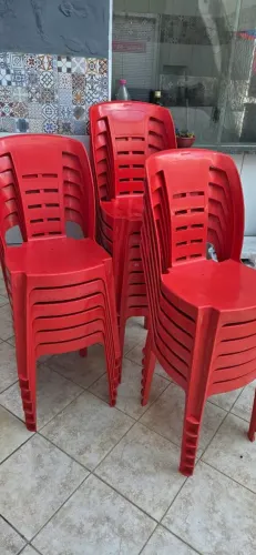 Conjunto de mesa e cadeiras